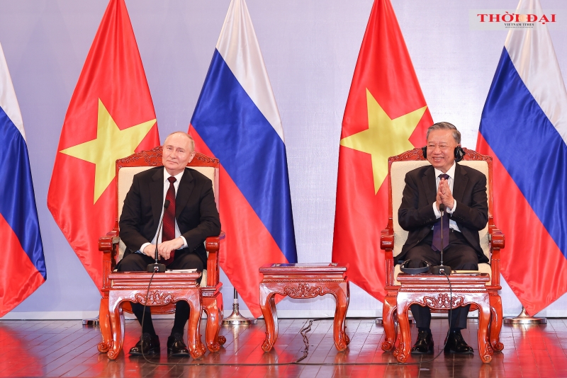 [Ảnh] Tổng thống Nga Vladimir Putin và Chủ tịch nước Tô Lâm gặp gỡ cựu sinh viên Việt Nam tại Nga
