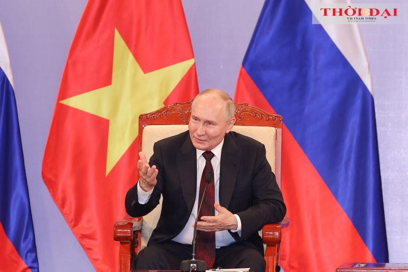 [Ảnh] Tổng thống Nga Vladimir Putin và Chủ tịch nước Tô Lâm gặp gỡ cựu sinh viên Việt Nam tại Nga