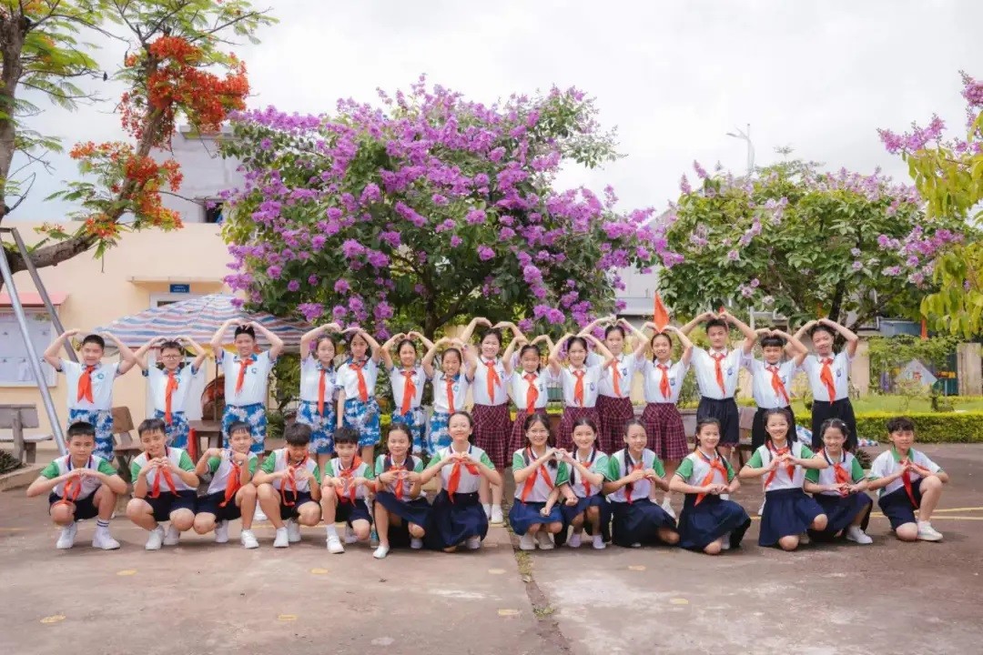 “Khăn quàng đỏ” hữu nghị