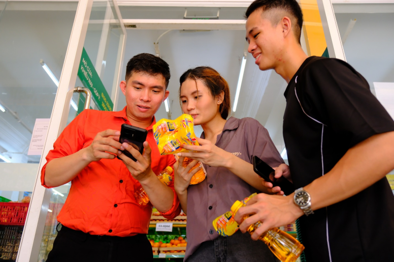 Chơi thật, trúng thật khi tham gia chương trình "Xé ngay trúng liền 2024” của nước tăng lực Number 1