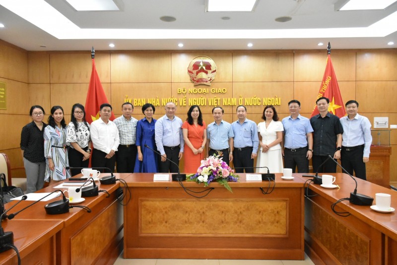 Tăng cường phối hợp giữa Ban Dân vận Trung ương và Ủy ban Nhà nước về người Việt Nam ở nước ngoài