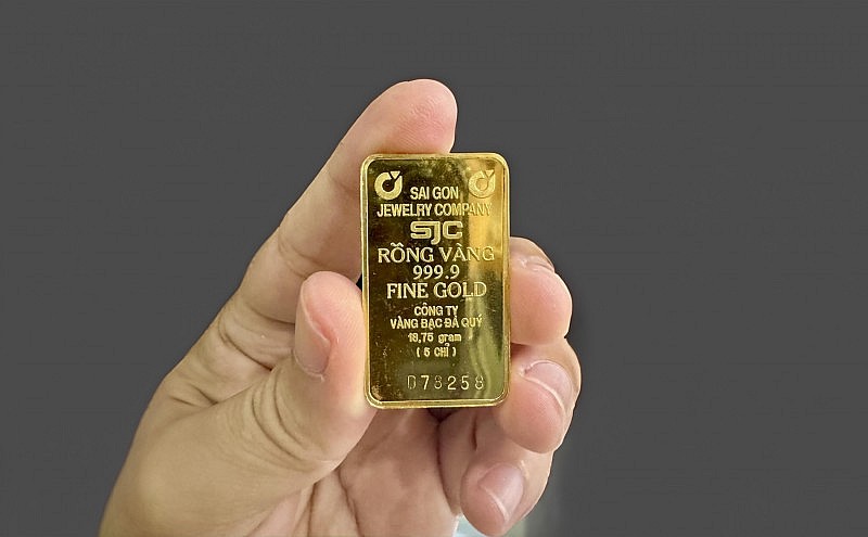 Giá vàng miếng SJC vẫn bất động, vàng nhẫn quay đầu giảm