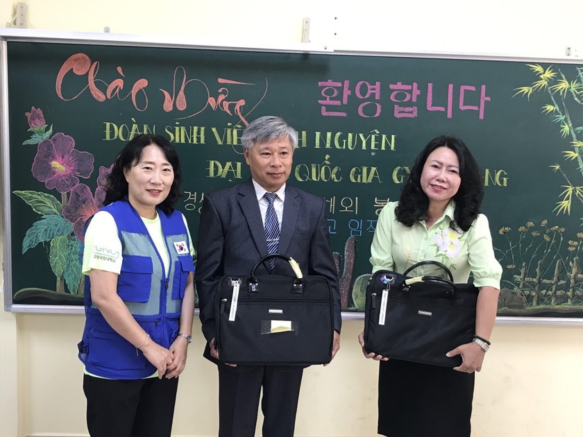 Học sinh Đà Lạt có thêm hiểu biết về văn hóa Hàn Quốc từ tình nguyện viên nước bạn Học sinh Đà Lạt có thêm hiểu biết về văn hóa Hàn Quốc từ tình nguyện viên nước bạn