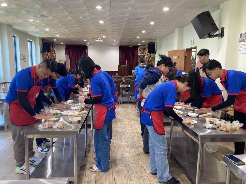 Thanh niên Long An tìm hiểu văn hóa, ẩm thực nước bạn