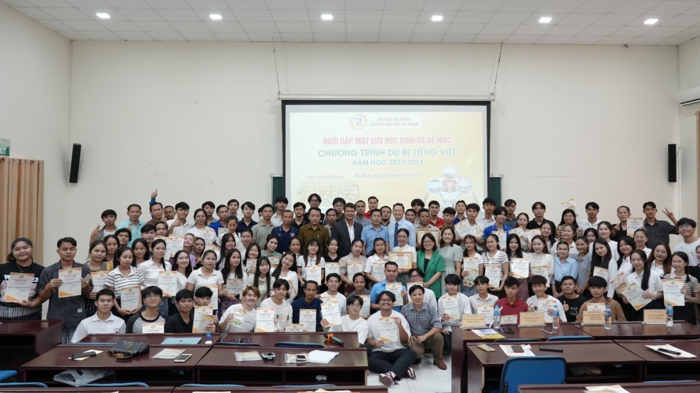 Làm giàu ngôn ngữ tiếng Việt cho lưu học Lào từ những chuyến đi thực tế