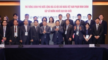 Cuộc gặp xúc động của Thủ tướng Phạm Minh Chính với những người bạn Hàn Quốc