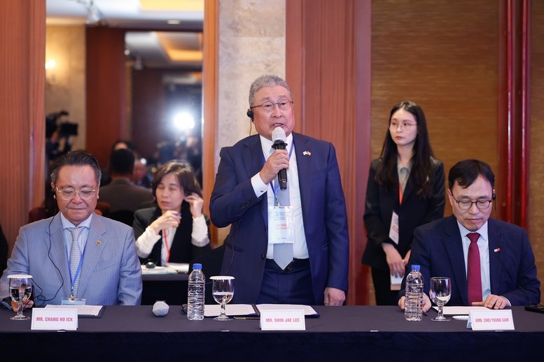 Cuộc gặp xúc động của Thủ tướng Phạm Minh Chính với những người bạn Hàn Quốc
