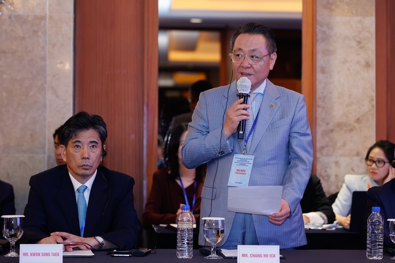 Cuộc gặp xúc động của Thủ tướng Phạm Minh Chính với những người bạn Hàn Quốc