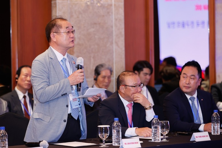 Cuộc gặp xúc động của Thủ tướng Phạm Minh Chính với những người bạn Hàn Quốc