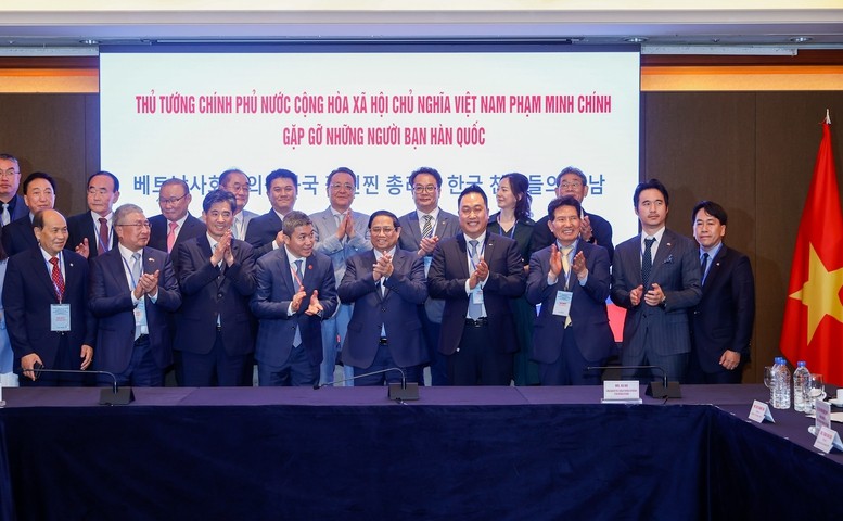Cuộc gặp xúc động của Thủ tướng Phạm Minh Chính với những người bạn Hàn Quốc