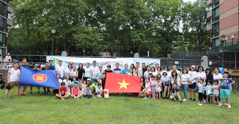 Gần 300 người tham gia giải chạy ASEAN Fun Run tại New York