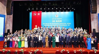 Ba thập kỷ Công đoàn Viên chức Việt Nam: chăm lo, bảo vệ quyền và lợi ích của người lao động