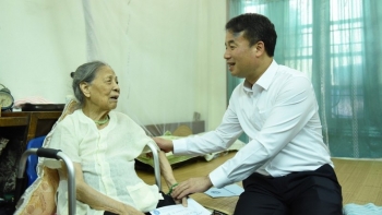 bhxh tp ha noi tra luong va tro cap bhxh moi cho gan 80 nhom doi tuong nhan qua tai khoan