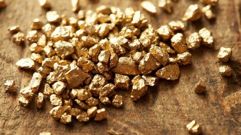 Giá vàng thế giới quay đầu giảm nhẹ sau phiên bật tăng dữ dội