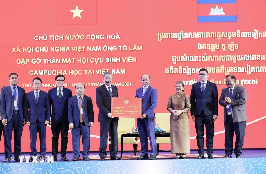 Chủ tịch nước Tô Lâm gặp mặt Hội cựu sinh viên Campuchia tại Việt Nam