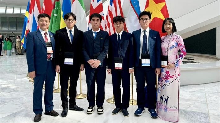 Ba học sinh Việt Nam giành huy chương vàng tại Olympic Sinh học quốc tế 2024