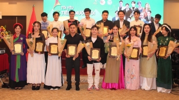200 thi sinh tham gia lien hoan nghe thuat toi yeu tieng nuoc toi tai nhat ban