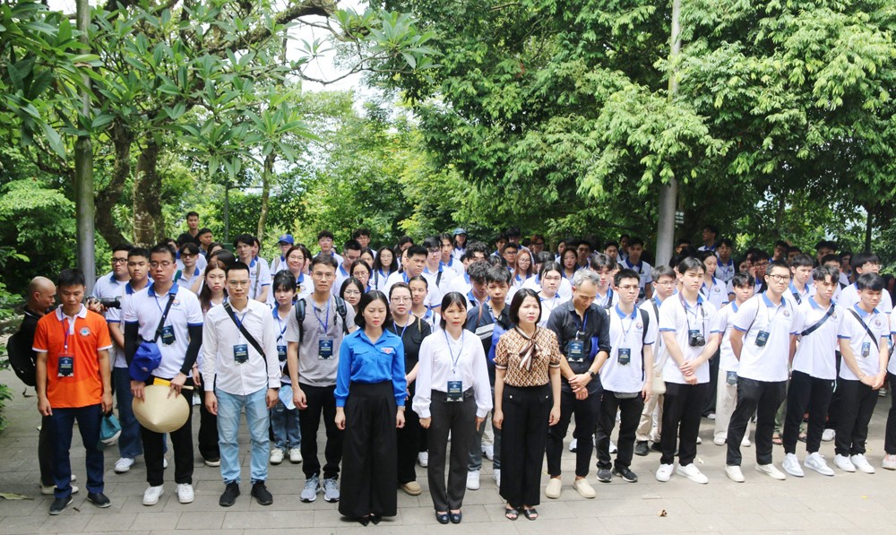 120 thanh niên kiều bào hành hương về đất Tổ