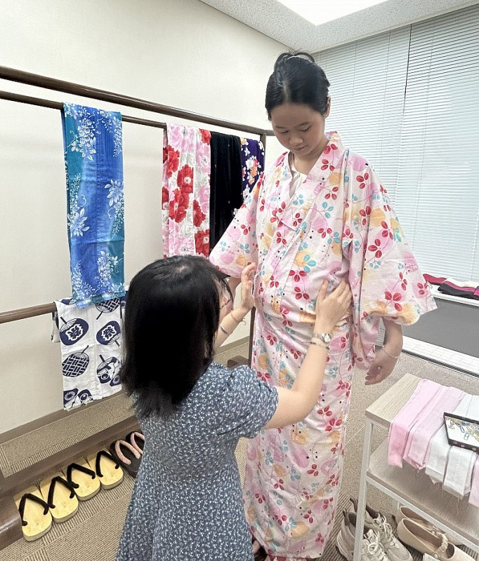 Cùng trải nghiệm mặc Yukata với các bạn Nhật Bản