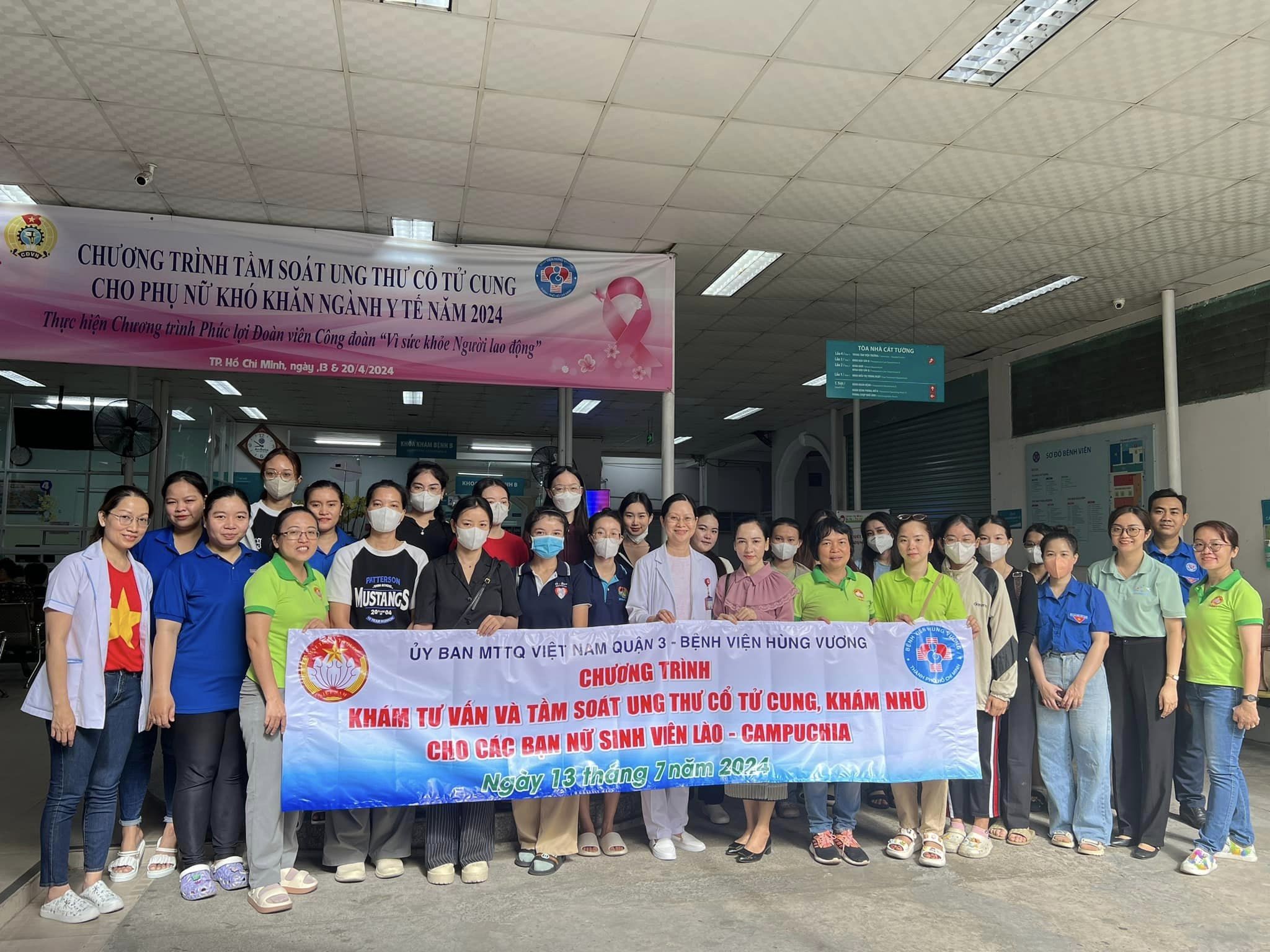 Các nữ sinh viên Lào, Campuchia tham gia chương trình khám sức khỏe định kỳ. (Ảnh: Ký túc xá Sinh viên Lào tại TP.HCM)