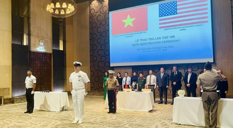 Bàn giao 4 hòm đựng hài cốt cho Hoa Kỳ