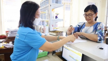 Người hưởng có quyền lựa chọn hình thức phù hợp, tiện lợi nhất để nhận lương hưu và trợ cấp BHXH