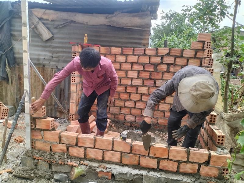 The DOVE Fund tài trợ 27 công trình nhà vệ sinh hộ gia đình có nạn nhân chất độc da cam