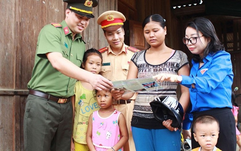 Công an tỉnh Nghệ An phối hợp với Hội Liên hiệp Phụ nữ tỉnh tuyên truyền phòng, chống mua bán người tại cộng đồng. 