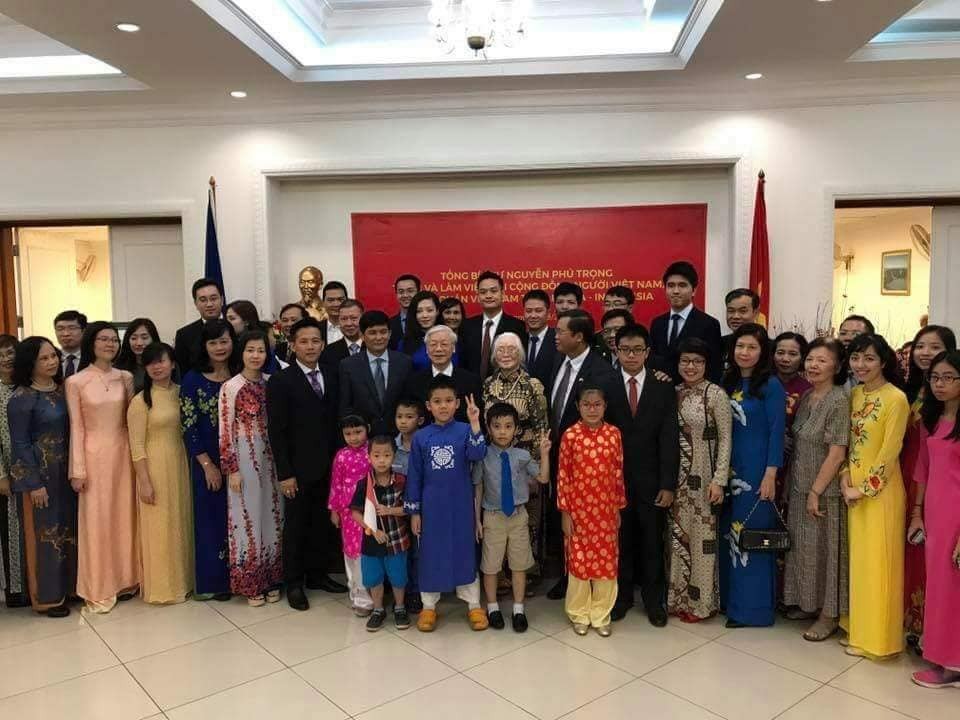 Đôi giày cũ mòn giữa cái lạnh trời Âu của Tổng Bí thư Nguyễn Phú Trọng