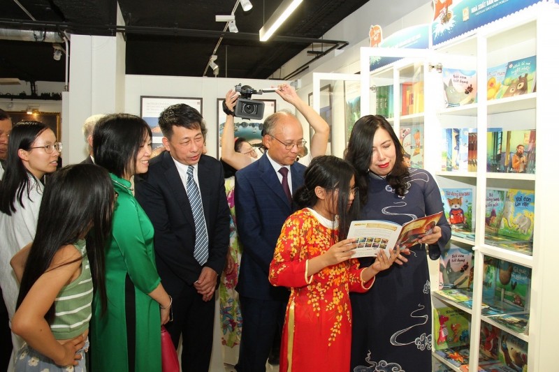 Tôn vinh tiếng Việt và khai trương Tủ sách tiếng Việt phục vụ cộng đồng người Việt tại Pháp