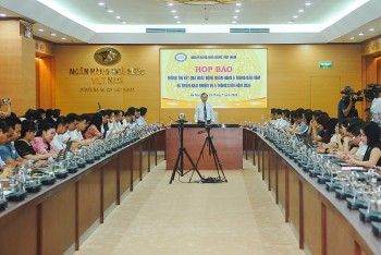 VND mất giá 4,4%, tỷ lệ nợ xấu có xu hướng tăng