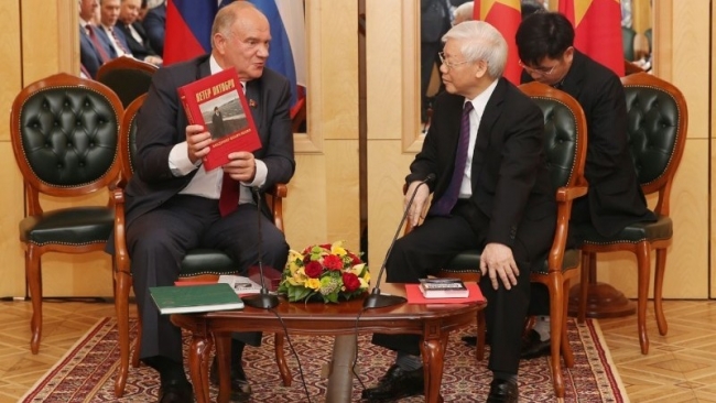 Nhân dân Việt Nam đã tặng phong trào cộng sản thế giới một nhà lãnh đạo chuyên nghiệp, có tầm nhìn xa