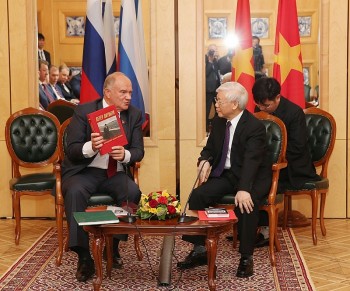 Nhân dân Việt Nam đã tặng phong trào cộng sản thế giới một nhà lãnh đạo chuyên nghiệp, có tầm nhìn xa