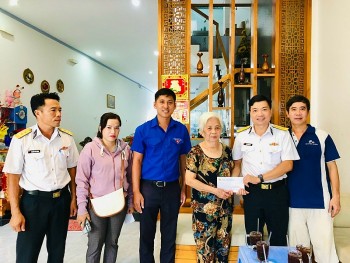 Lữ đoàn 127 gặp mặt, tặng quà thân nhân thương binh, bệnh binh