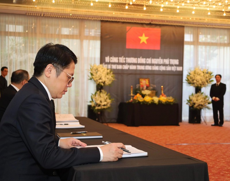 Các hội, đoàn và cá nhân tại Nhật Bản thắp hương, ghi sổ tang vĩnh biệt Tổng Bí thư Nguyễn Phú Trọng