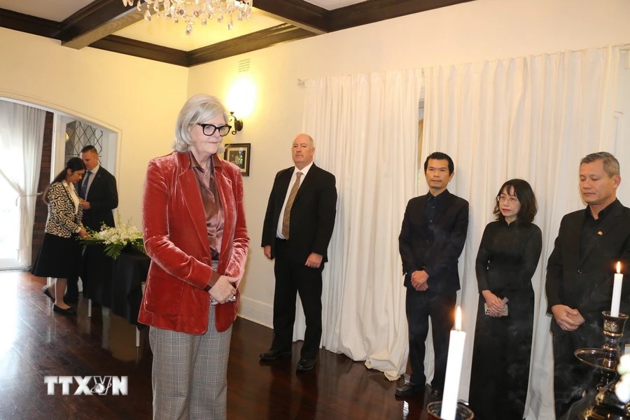 Toàn quyền Australia Sam Mostyn viếng Tổng Bí thư Nguyễn Phú Trọng. (Ảnh: TTXVN)