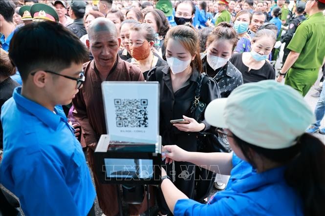 Dòng người xếp hàng vào viếng Tổng Bí thư Nguyễn Phú Trọng tại Nhà tang lễ Quốc gia