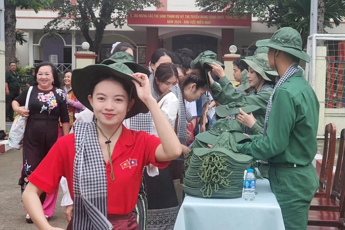 Sinh viên Lào, Campuchia tham gia chương trình. (Ảnh: SGGP)