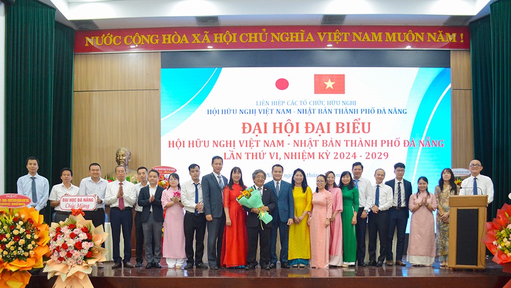 Ban Chấp hành Hội hữu nghị Việt Nam – Nhật Bản thành phố khóa VI, nhiệm kỳ 2024-2029 ra mắt Đại hội. (Ảnh: danang.gov.vn)