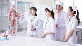 Tuyển người sang Nhật Bản làm hộ lý, lương 175.000 yên/tháng trở lên