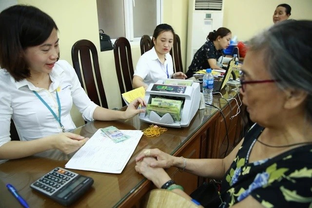 Theo thống kê, hiện cả nước có gần 3,4 triệu người hưởng lương hưu, trợ cấp BHXH hằng tháng. Theo thống kê, hiện cả nước có gần 3,4 triệu người hưởng lương hưu, trợ cấp BHXH hằng tháng.