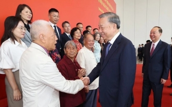 [Ảnh] Tổng Bí thư, Chủ tịch nước Tô Lâm gặp gỡ đại diện nhân sỹ hữu nghị Trung Quốc