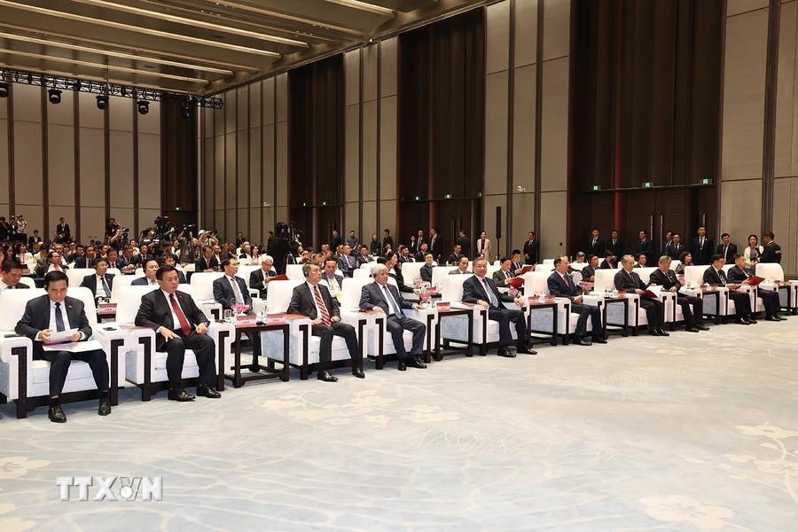 Tổng Bí thư, Chủ tịch nước Tô Lâm gặp gỡ đại diện nhân sỹ hữu nghị Trung Quốc