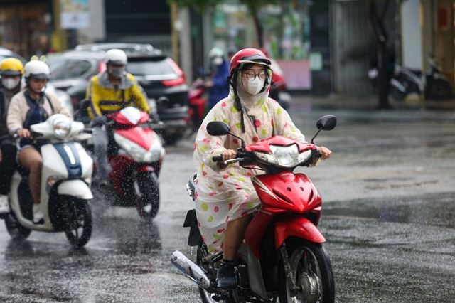 Dự báo khu vực Hà Nội ngày 19/8 có mưa rào và dông rải rác, cục bộ có nơi mưa to. (Ảnh: KT)