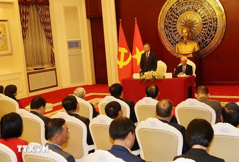 Tổng Bí thư, Chủ tịch nước Tô Lâm gặp gỡ cộng đồng người Việt Nam tại Trung Quốc