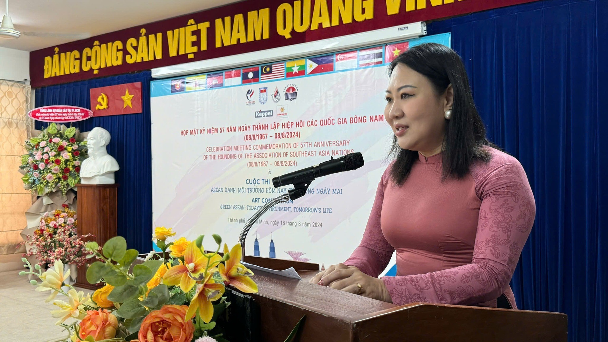 Chủ tịch Hội Hữu nghị Việt Nam – Đông Nam Á TPHCM Phan Thị Hồng Xuân phát biểu tại buổi lễ. (Ảnh: Báo Sài Gòn Giải Phóng)