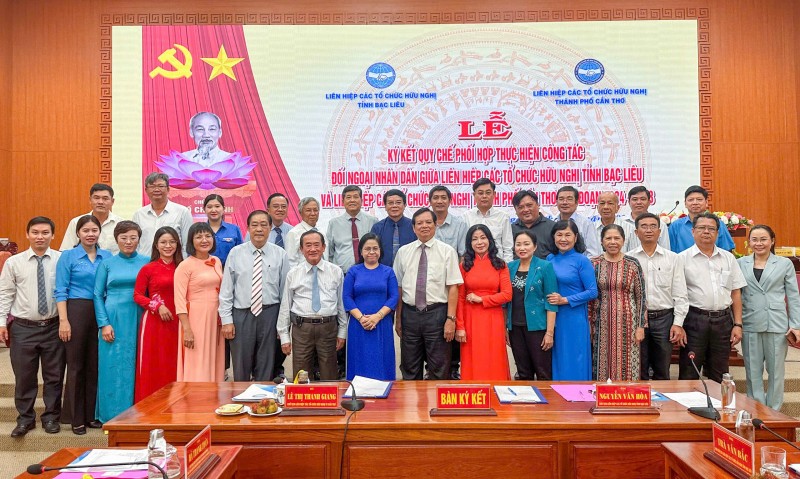 Liên hiệp các tổ chức hữu nghị tỉnh Bạc Liêu và thành phố Cần Thơ ký kết quy chế phối hợp