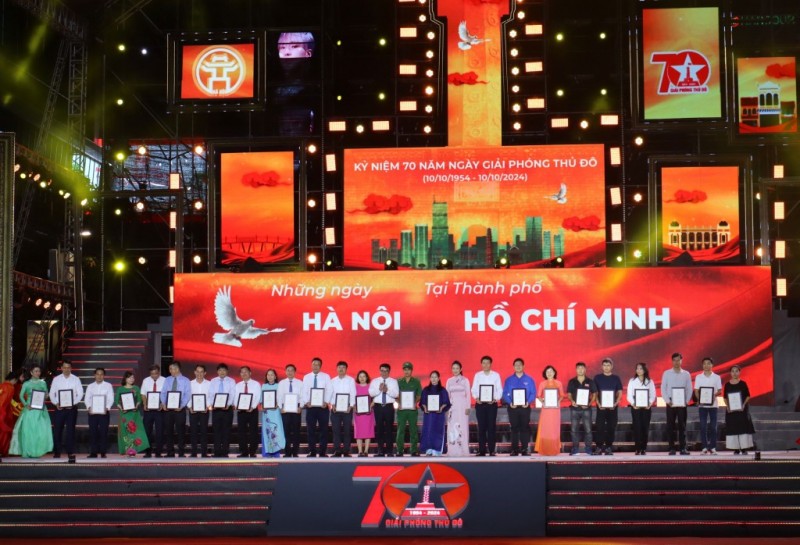 Hơn 50.000 lượt người dân và du khách đến với “Những ngày Hà Nội tại thành phố Hồ Chí Minh” Hơn 50.000 lượt người dân và du khách đến với “Những ngày Hà Nội tại thành phố Hồ Chí Minh”