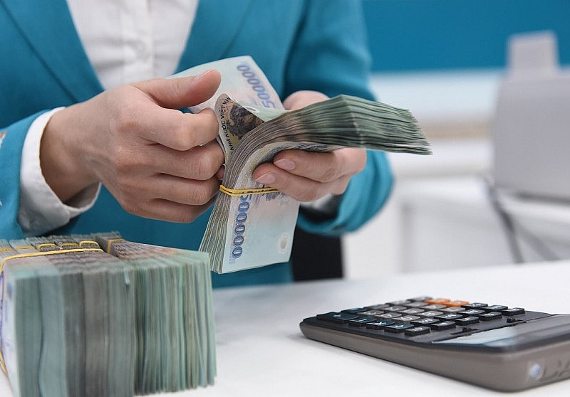 Ngân hàng vẫn đổ mạnh tiền cho vay bất động sản