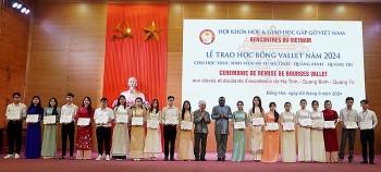 Trao học bổng Vallet cho 212 học sinh, sinh viên 3 tỉnh miền Trung